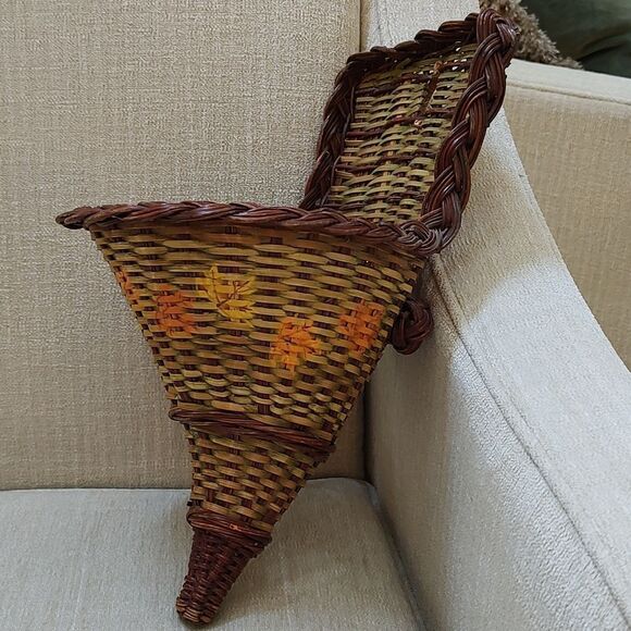 Wicker Cornucopia Basket Painted Fall Leaves Hanging Wall Pocket Decor Piece - Picture 2 of 10